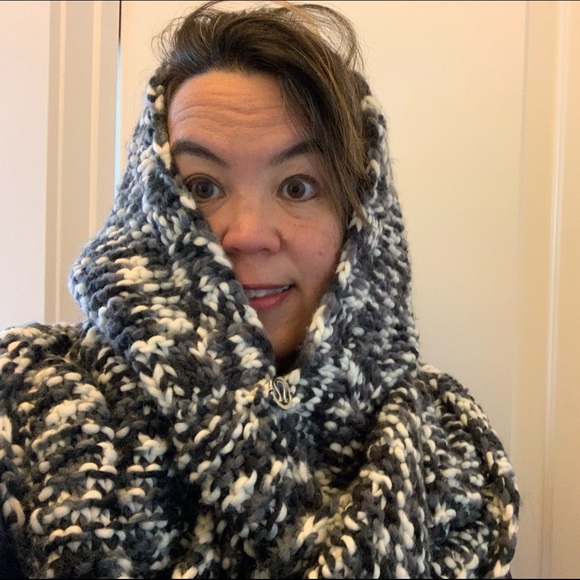 NWOT Lululemon “Hickey Hider” hooded scarf wrap - Picture 2 of 3